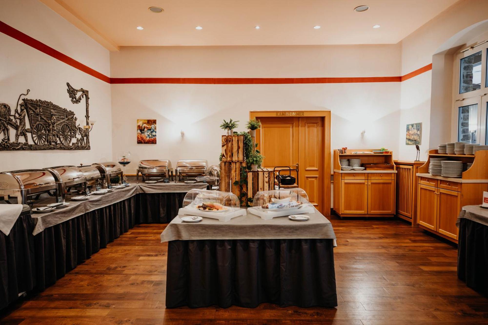 Sonnenhotel Hoher Hahn Шварценберг Экстерьер фото