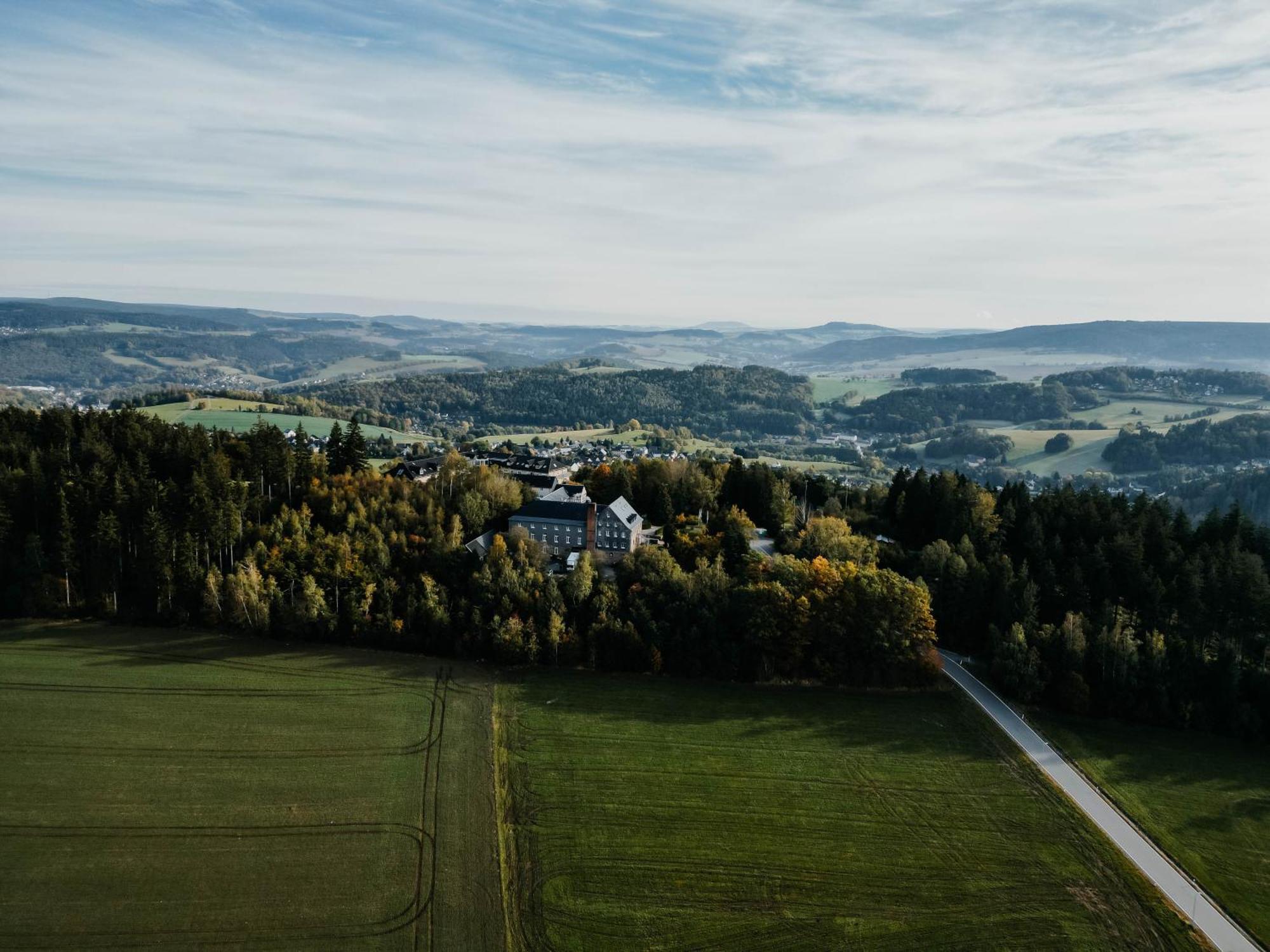 Sonnenhotel Hoher Hahn Шварценберг Экстерьер фото