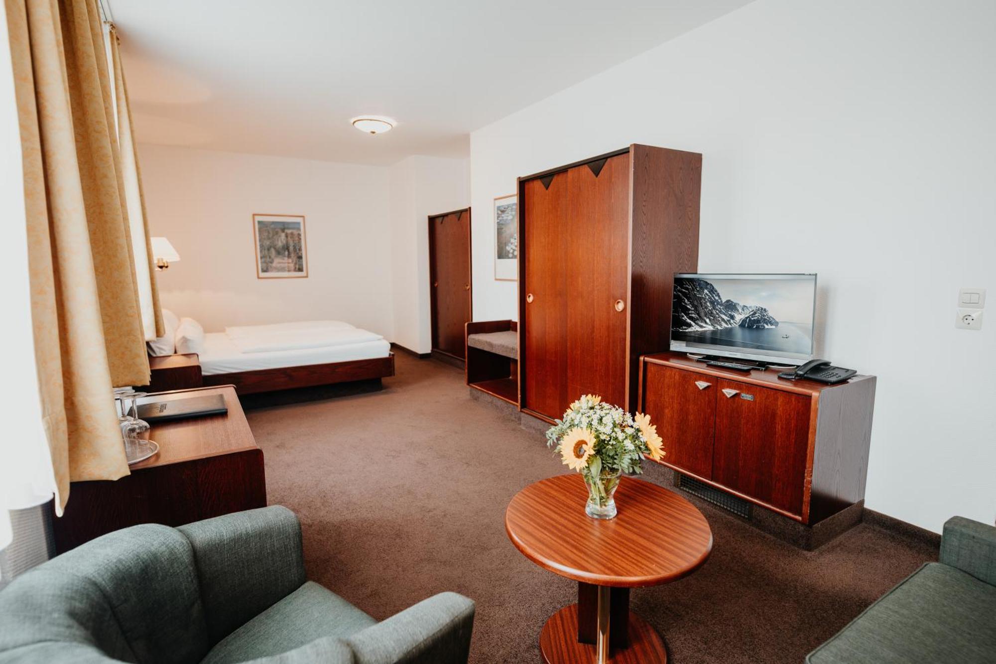 Sonnenhotel Hoher Hahn Шварценберг Экстерьер фото