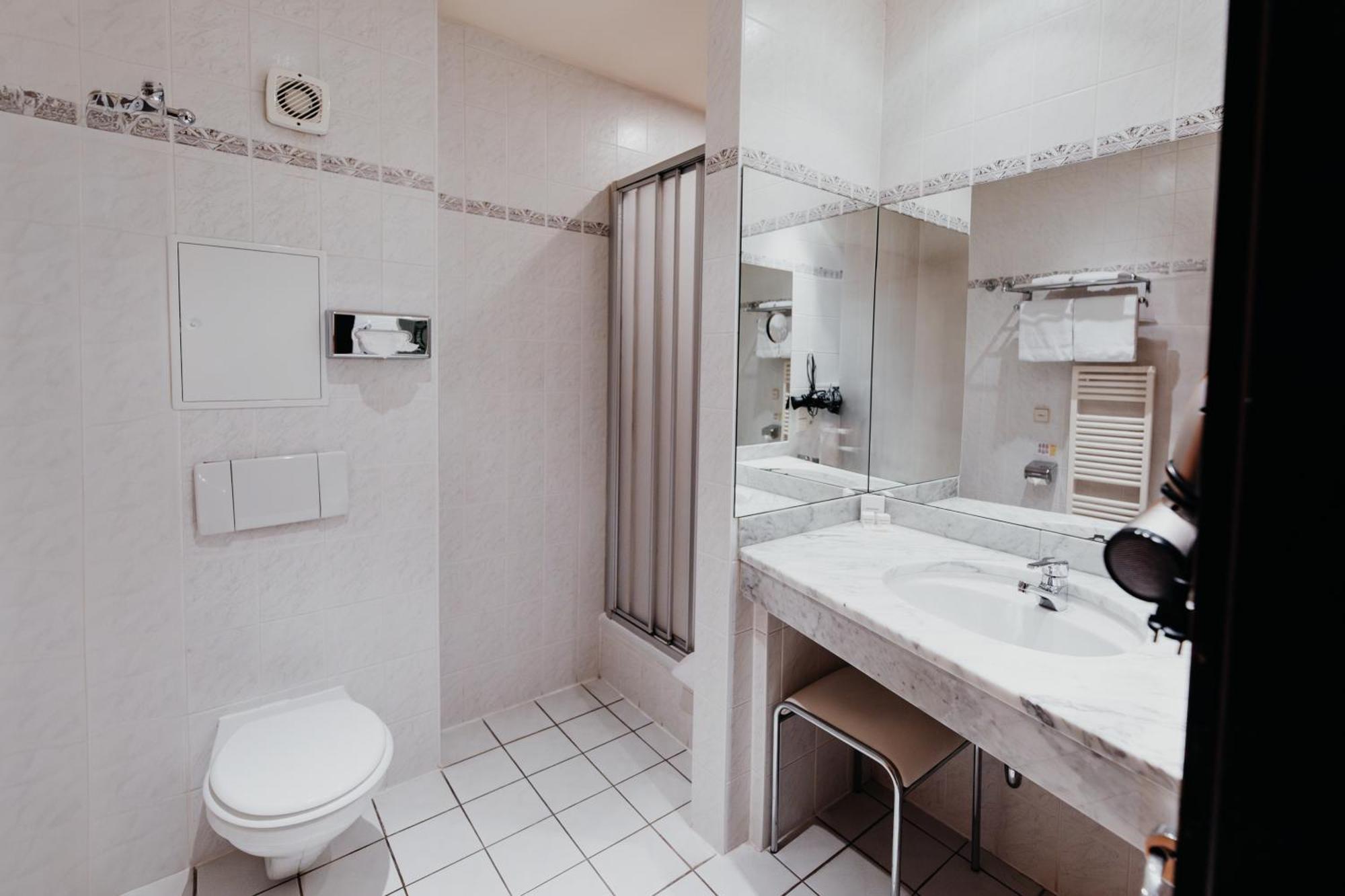 Sonnenhotel Hoher Hahn Шварценберг Экстерьер фото