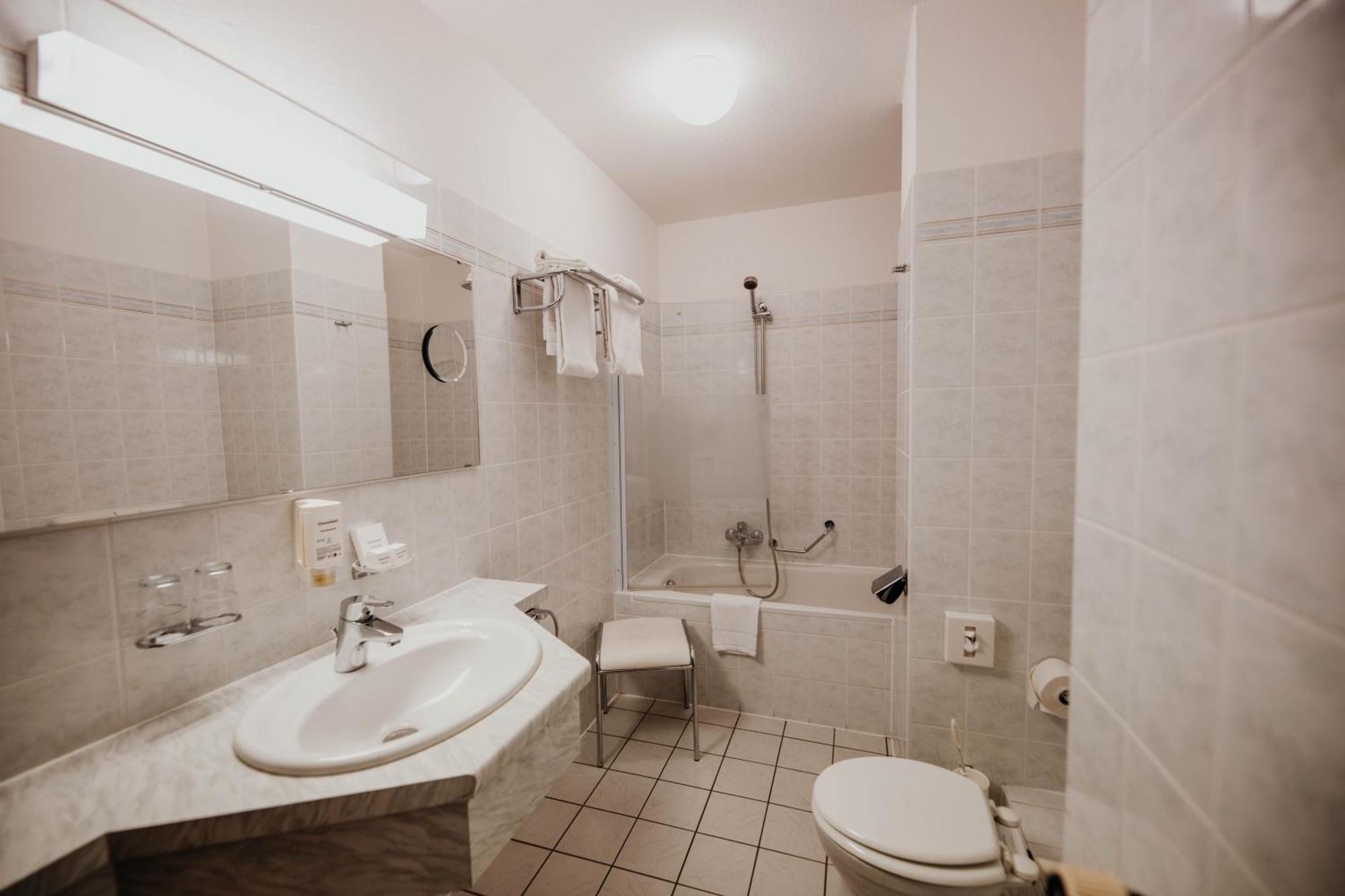 Sonnenhotel Hoher Hahn Шварценберг Экстерьер фото
