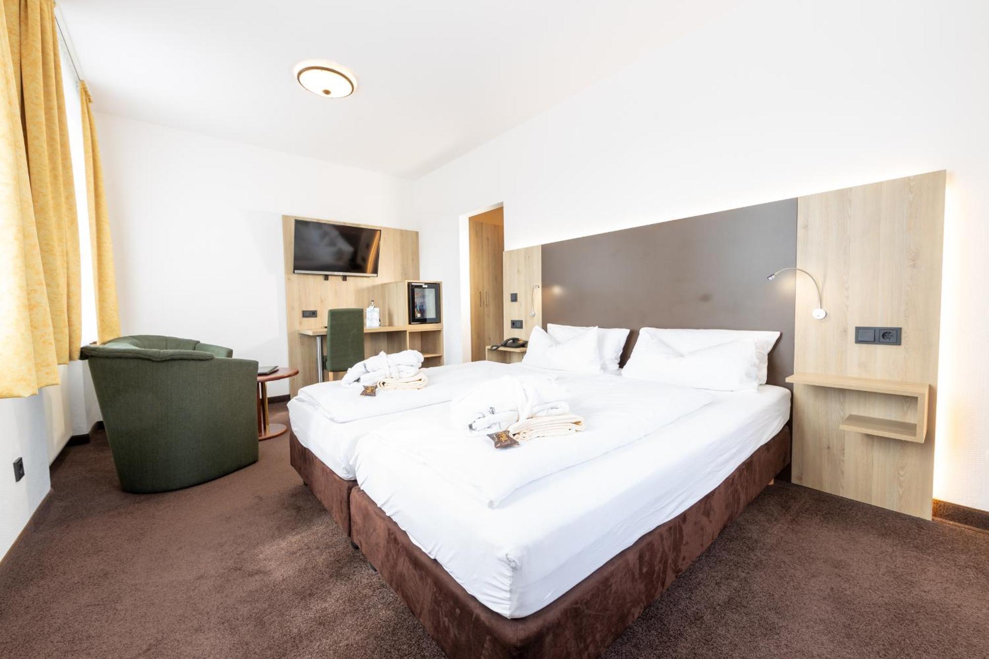 Sonnenhotel Hoher Hahn Шварценберг Экстерьер фото